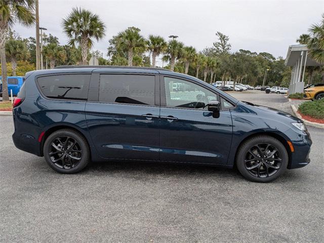 new 2025 Chrysler Pacifica car, priced at $44,716