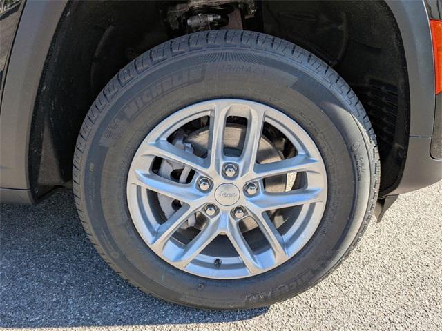 new 2025 Jeep Grand Cherokee car, priced at $33,122