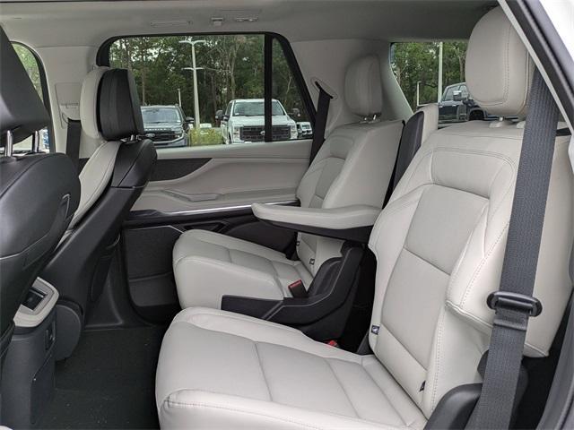 new 2025 Lincoln Navigator car, priced at $98,630