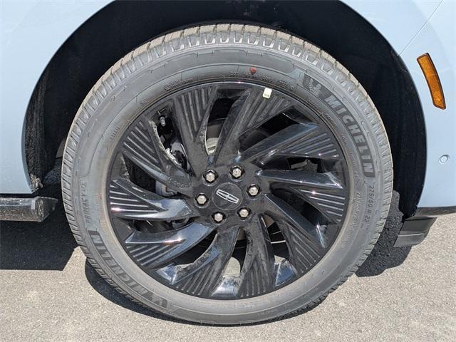 new 2025 Lincoln Navigator car, priced at $104,926