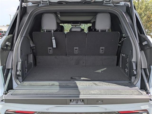 new 2025 Lincoln Navigator car, priced at $104,926