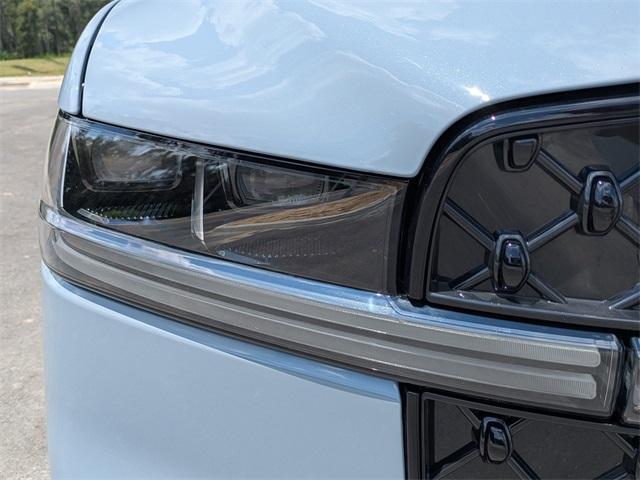 new 2025 Lincoln Navigator car, priced at $104,778