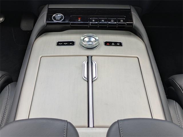 new 2025 Lincoln Navigator car, priced at $100,510