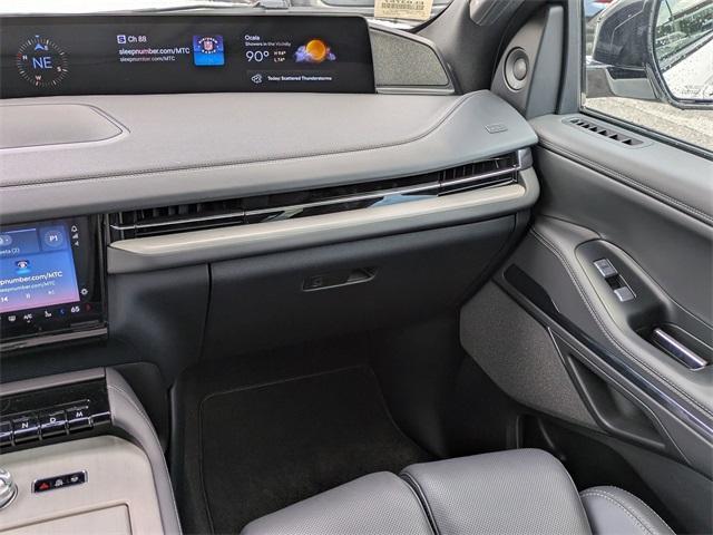 new 2025 Lincoln Navigator car, priced at $100,510