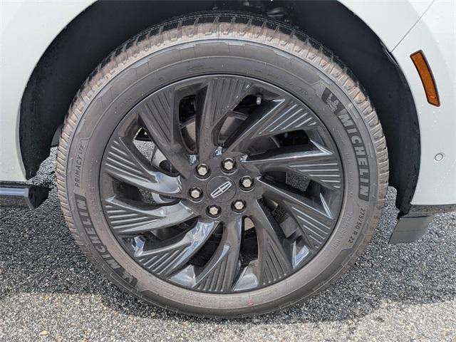 new 2025 Lincoln Navigator car, priced at $100,510