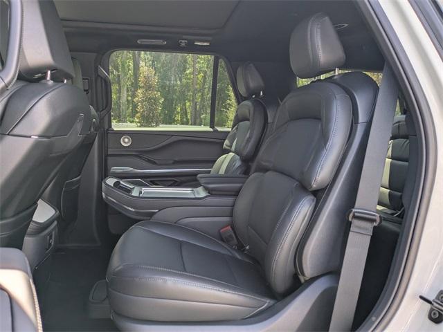 new 2025 Lincoln Navigator car, priced at $104,542