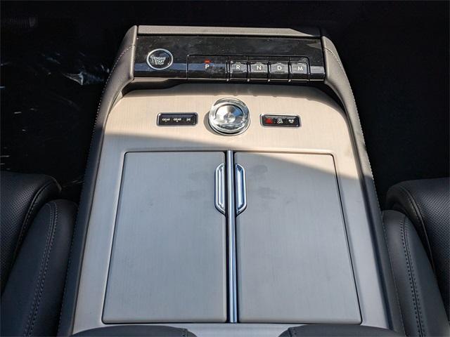 new 2025 Lincoln Navigator car, priced at $104,542