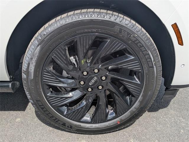 new 2025 Lincoln Navigator car, priced at $104,926