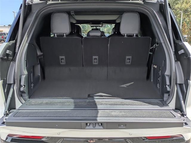 new 2025 Lincoln Navigator car, priced at $104,926