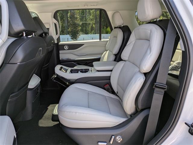 new 2025 Lincoln Navigator car, priced at $98,120