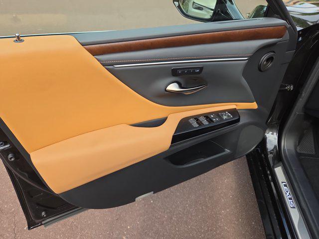 new 2025 Lexus ES 300h car, priced at $50,935