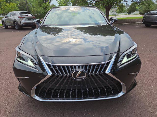 new 2025 Lexus ES 300h car, priced at $50,935