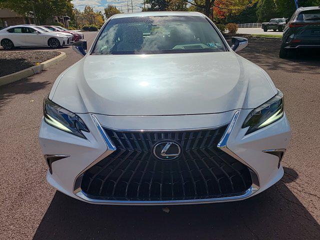 new 2025 Lexus ES 300h car, priced at $57,304