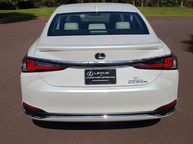 new 2025 Lexus ES 300h car, priced at $57,304