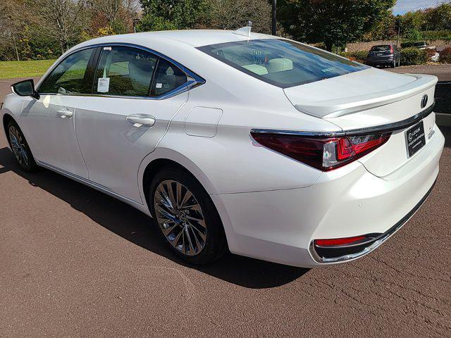 new 2025 Lexus ES 300h car, priced at $57,304