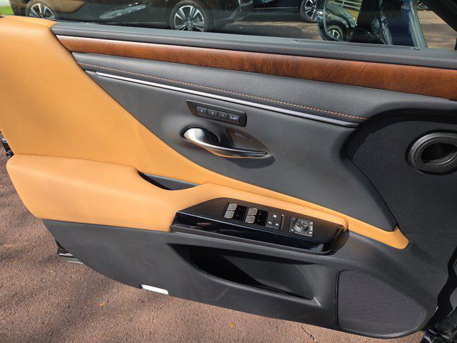 new 2025 Lexus ES 300h car, priced at $54,310
