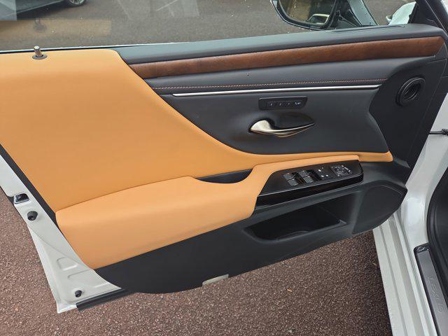 new 2025 Lexus ES 350 car, priced at $50,240