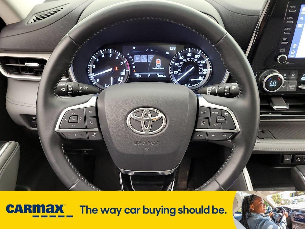 used 2021 Toyota Highlander car, priced at $37,998