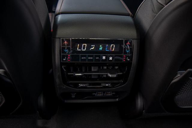 new 2025 Jeep Grand Cherokee car, priced at $58,900