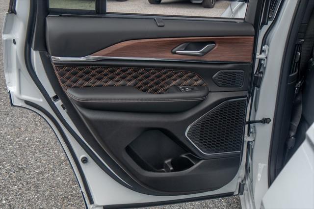 new 2025 Jeep Grand Cherokee car, priced at $58,900