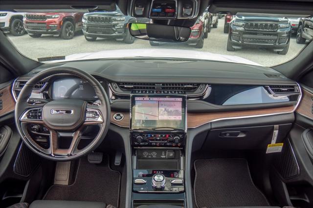new 2025 Jeep Grand Cherokee car, priced at $58,900