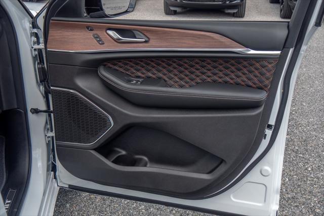 new 2025 Jeep Grand Cherokee car, priced at $58,900