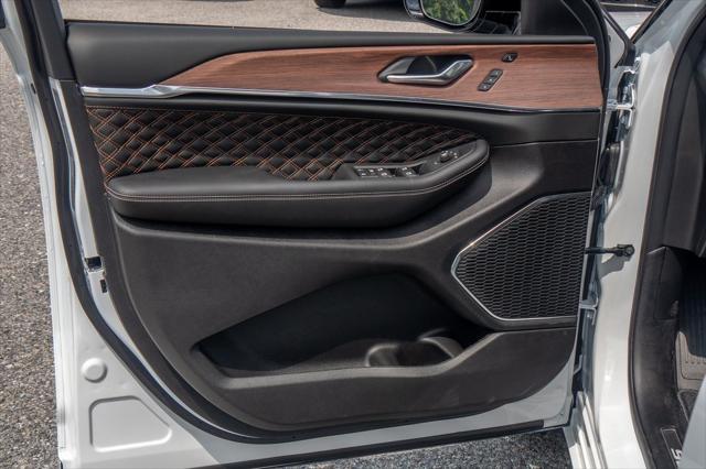 new 2025 Jeep Grand Cherokee car, priced at $58,900
