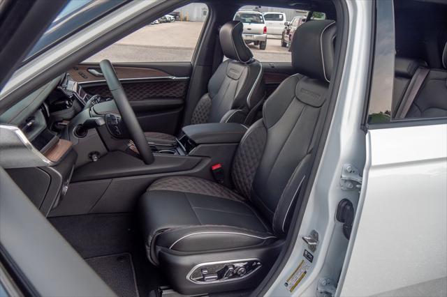 new 2025 Jeep Grand Cherokee car, priced at $58,900