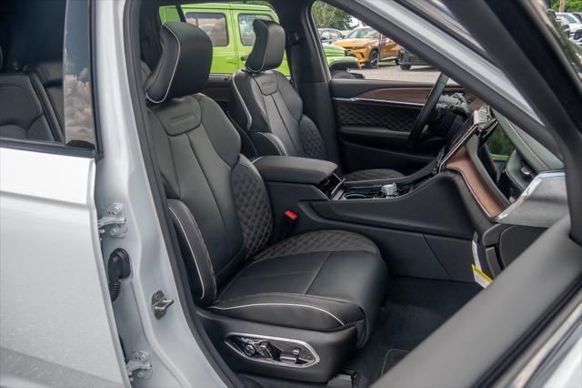 new 2025 Jeep Grand Cherokee car, priced at $58,900