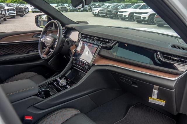 new 2025 Jeep Grand Cherokee car, priced at $58,900
