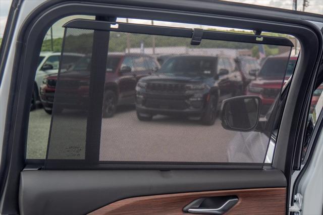 new 2025 Jeep Grand Cherokee car, priced at $58,900