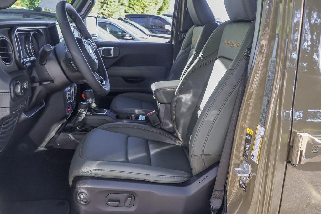 new 2025 Jeep Gladiator car, priced at $58,940