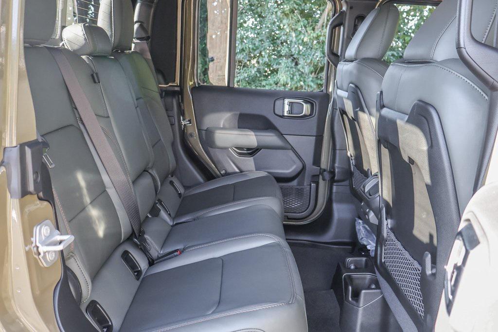 new 2025 Jeep Gladiator car, priced at $58,940