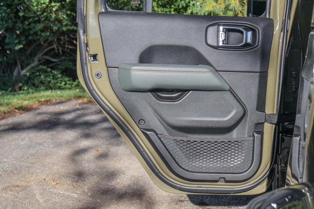 new 2025 Jeep Gladiator car, priced at $58,940