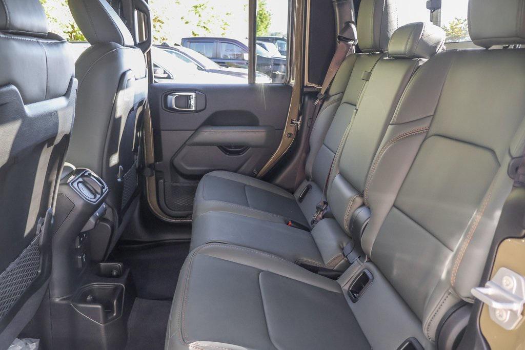 new 2025 Jeep Gladiator car, priced at $58,940