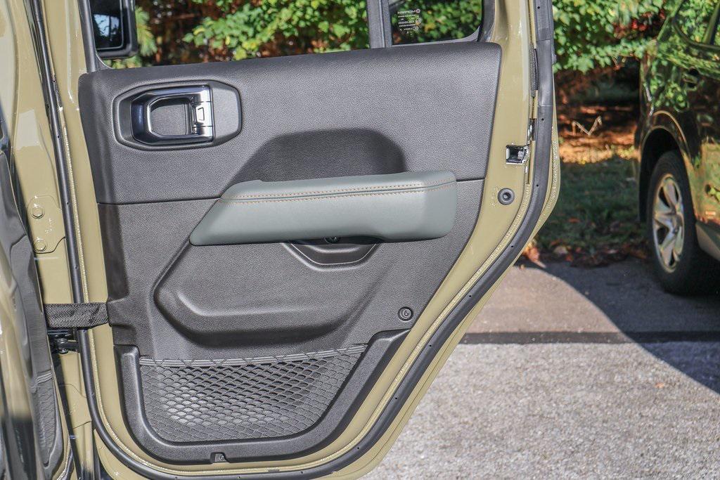 new 2025 Jeep Gladiator car, priced at $58,940