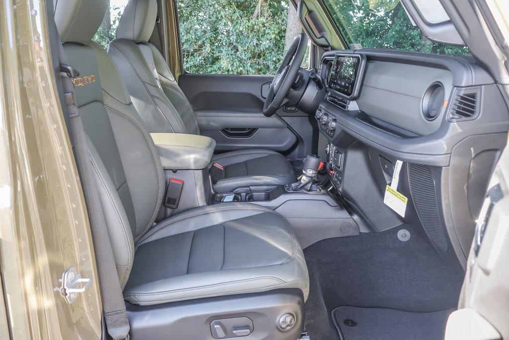 new 2025 Jeep Gladiator car, priced at $58,940