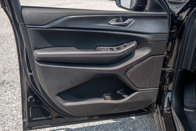 new 2025 Jeep Grand Cherokee L car, priced at $43,275