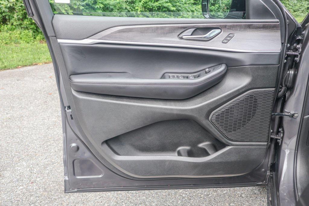 new 2025 Jeep Grand Cherokee L car, priced at $47,968