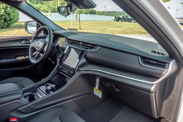 new 2024 Jeep Grand Cherokee car, priced at $33,745