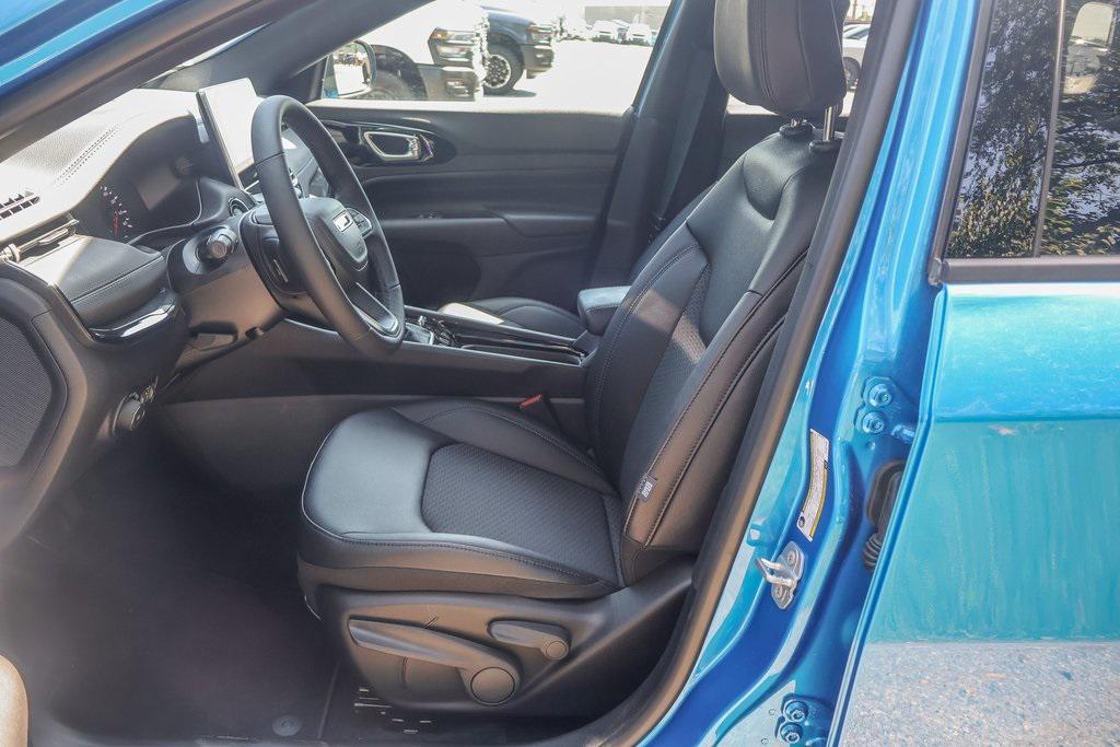 new 2025 Jeep Compass car, priced at $30,094
