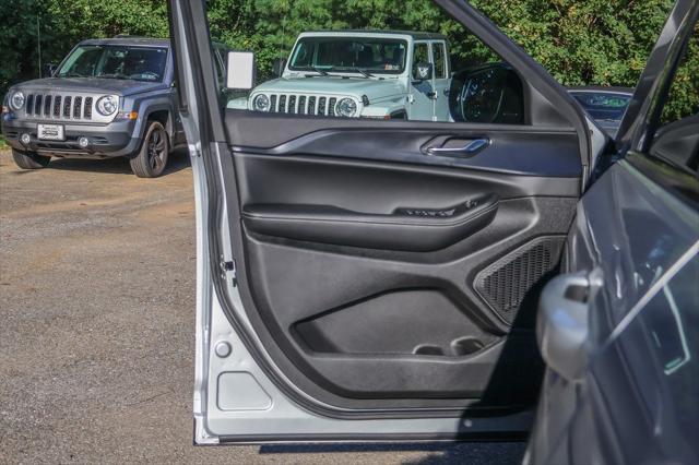 new 2025 Jeep Grand Cherokee L car, priced at $44,738