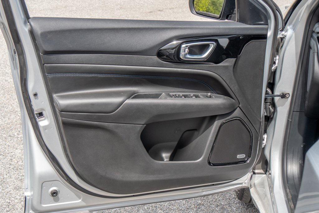 new 2025 Jeep Compass car, priced at $33,003