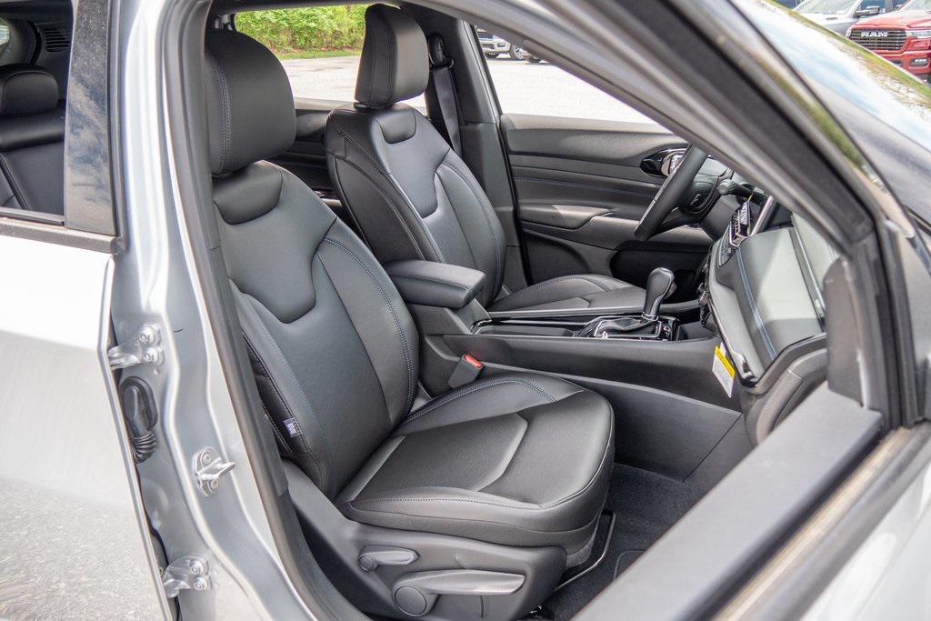 new 2025 Jeep Compass car, priced at $33,003