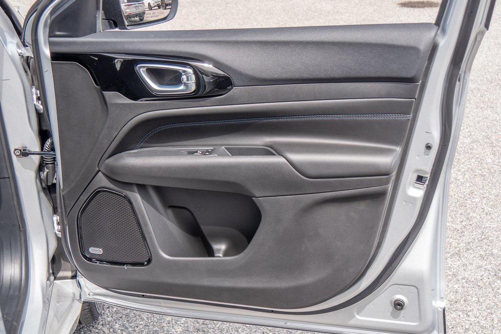 new 2025 Jeep Compass car, priced at $33,003