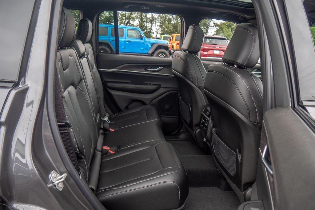 new 2025 Jeep Grand Cherokee car, priced at $45,528