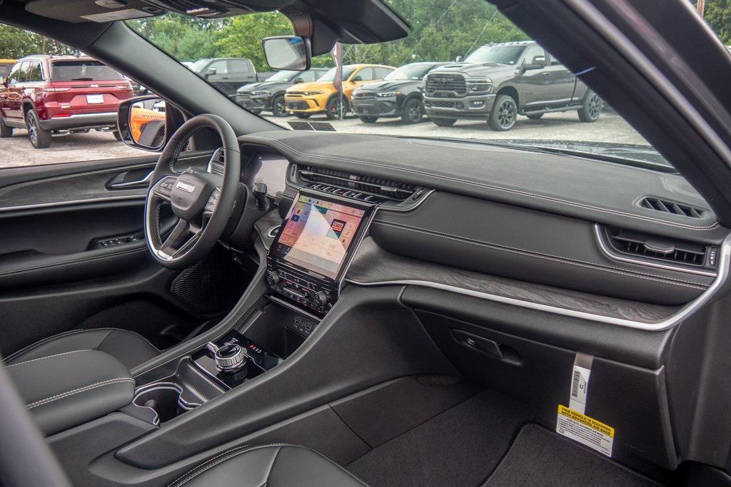 new 2025 Jeep Grand Cherokee car, priced at $45,528