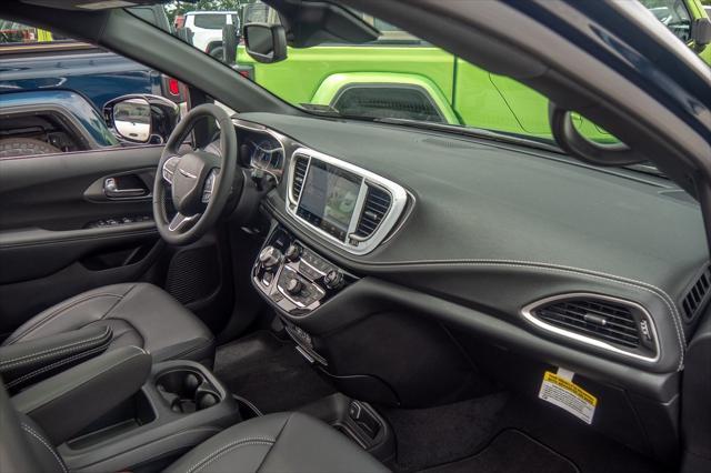 new 2025 Chrysler Pacifica car, priced at $42,495