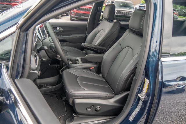 new 2025 Chrysler Pacifica car, priced at $42,495