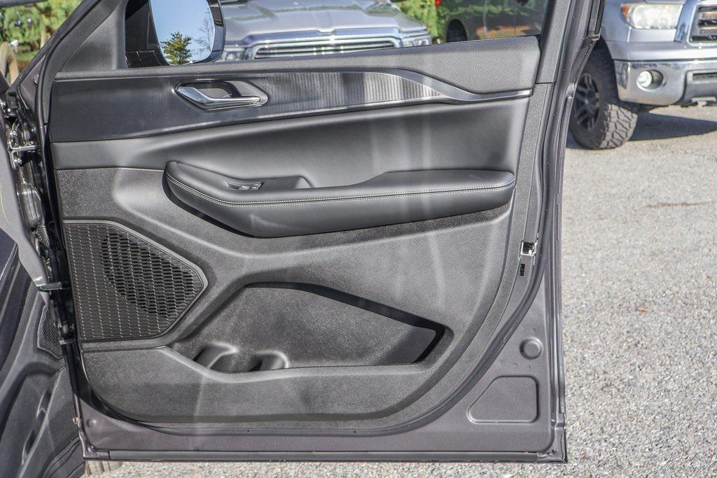 new 2025 Jeep Grand Cherokee car, priced at $42,829